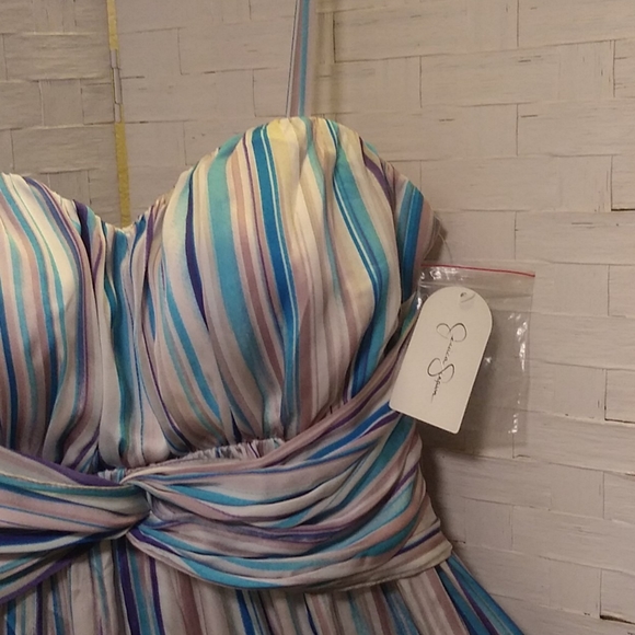 Dress - Picture 4 of 8